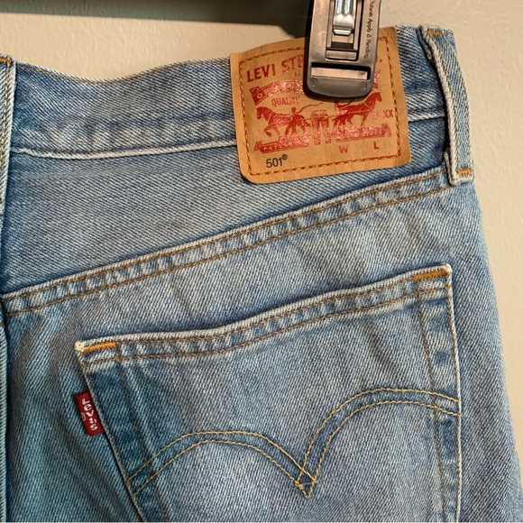 Levi’s 501 Medium Wash Frayed Denim Shorts-28 - Picture 4 of 6